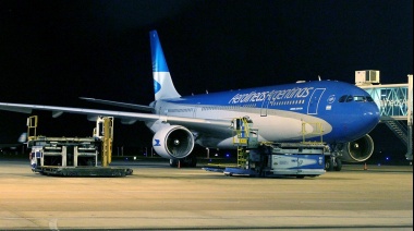Partió el vuelo de Aerolíneas en busca de las segundas dosis de la vacuna