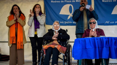 LAS MADRES APOYAMOS A NICOLÁS MADURO