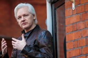 Julian Assange y los muros del olvido